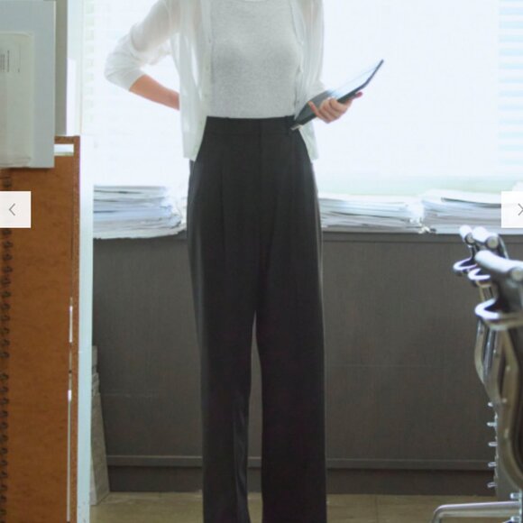 UNIQLO Pleated Wide Leg Trousers -Size XS (NWOT) - Picture 4 of 4